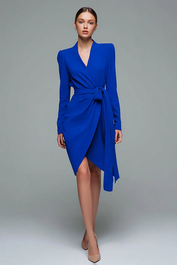 Robe de travail courte crayon à col en V bleu roi avec ceinture